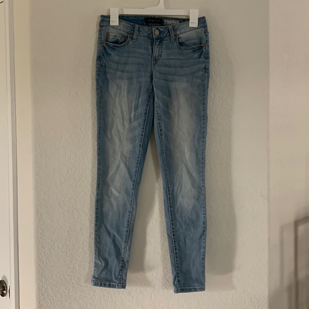 Aeropostale light wash skinny jeans